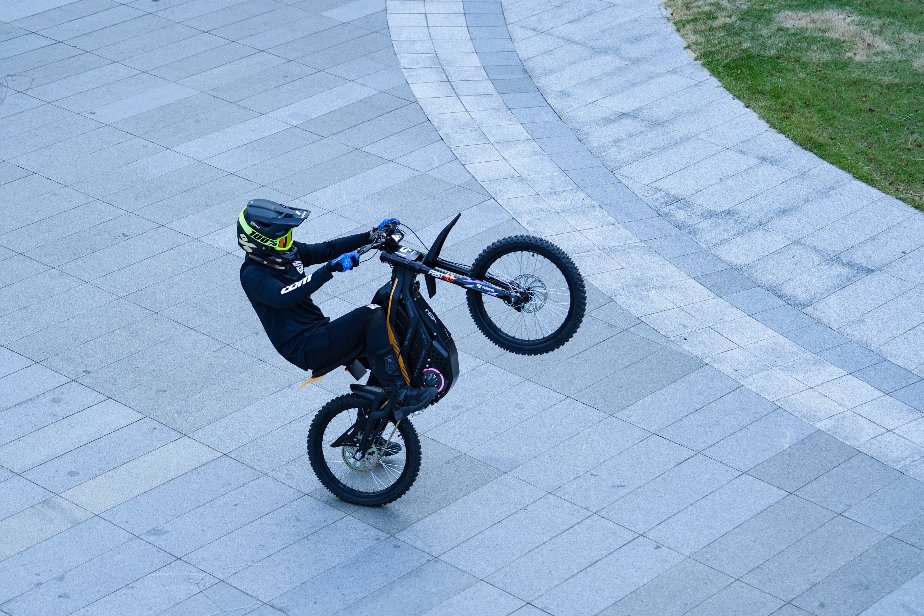 Super-Angebot! Kick&Move Falcon Pro e-Dirtbike 2025 - Schwarz/Gelb
