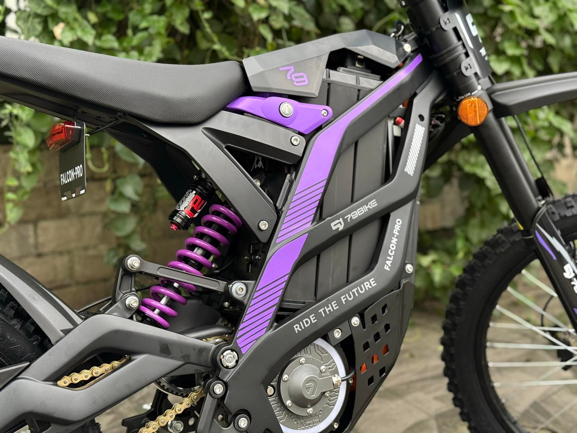 Super-Angebot! Kick&Move Falcon Pro e-Dirtbike 2025 - Schwarz/Lila