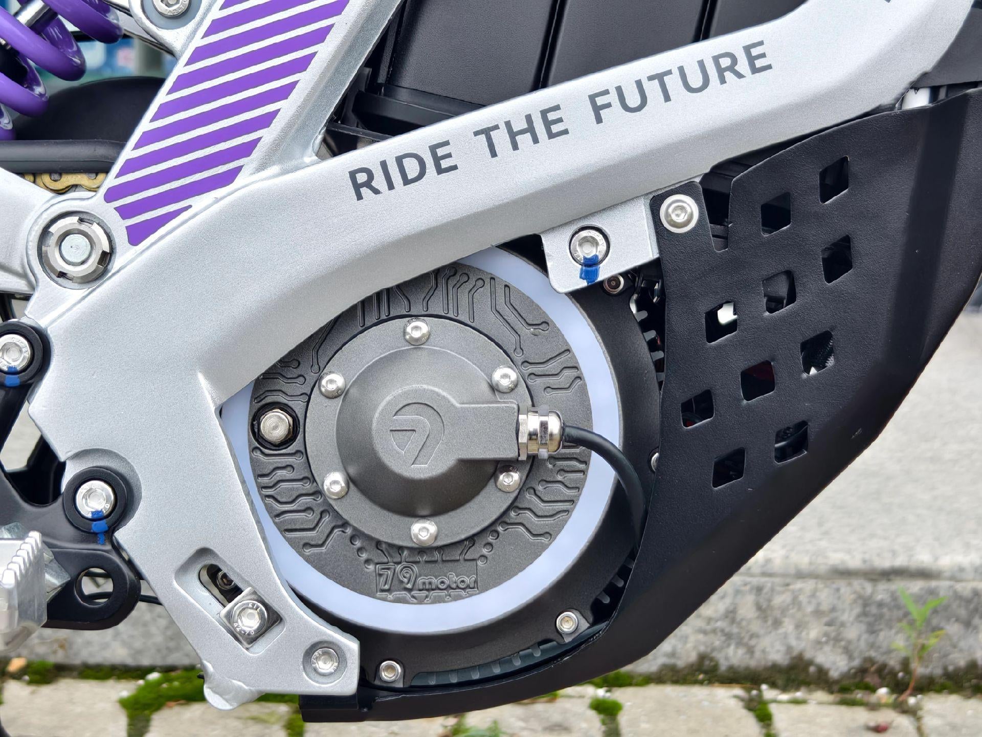 Super-Angebot! Kick&Move Falcon Pro e-Dirtbike 2025 - Silber/Lila