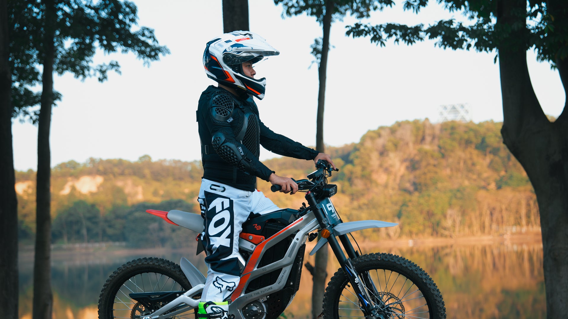Super-Angebot! Kick&Move Falcon Pro e-Dirtbike 2025 - Silber/Rot
