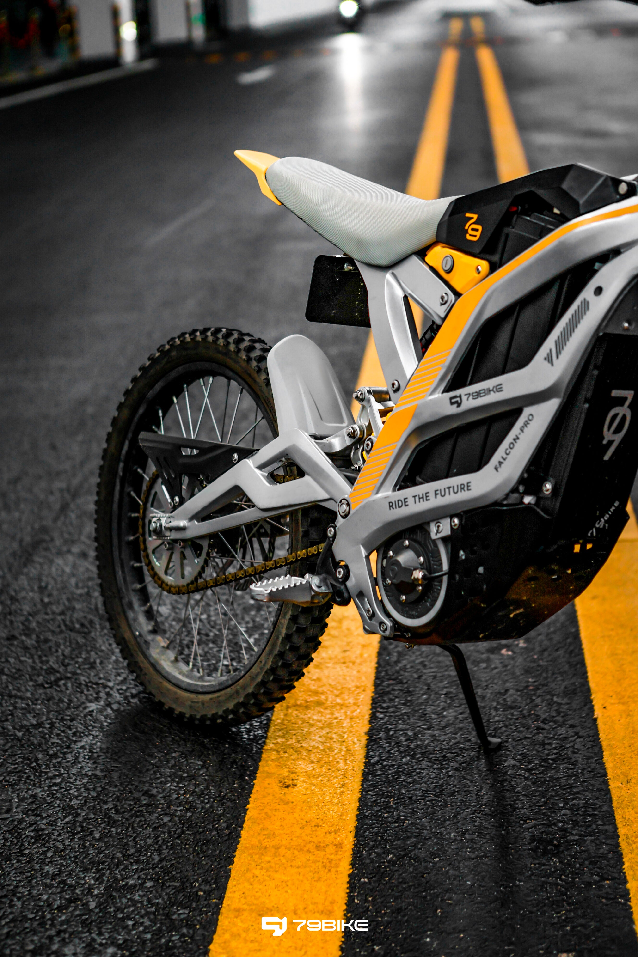Super-Angebot! Kick&amp;Move Falcon Pro e-Dirtbike 2025 - Silber/Gelb